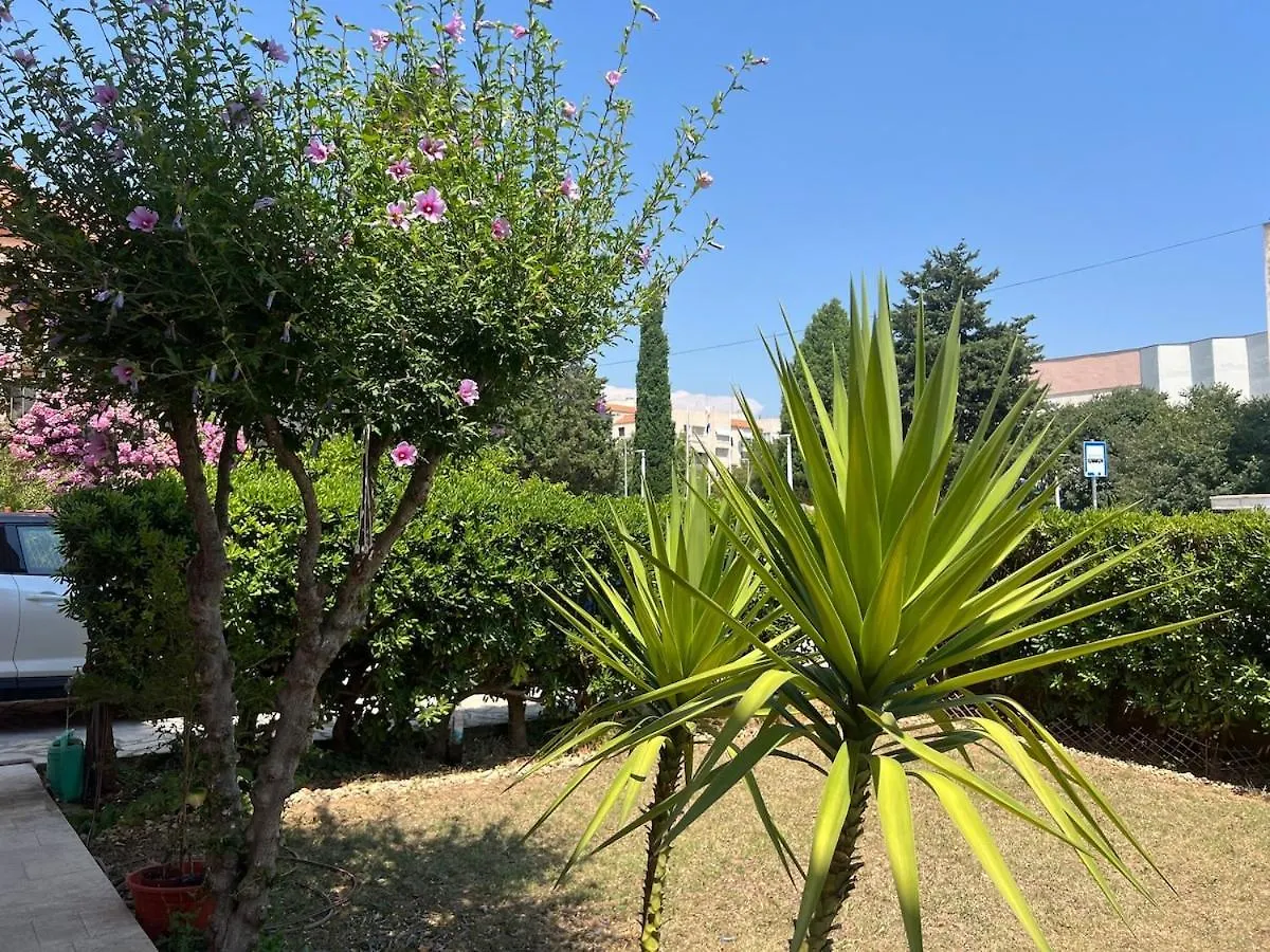 Villa Lyra Trogir 0*,  Croatia