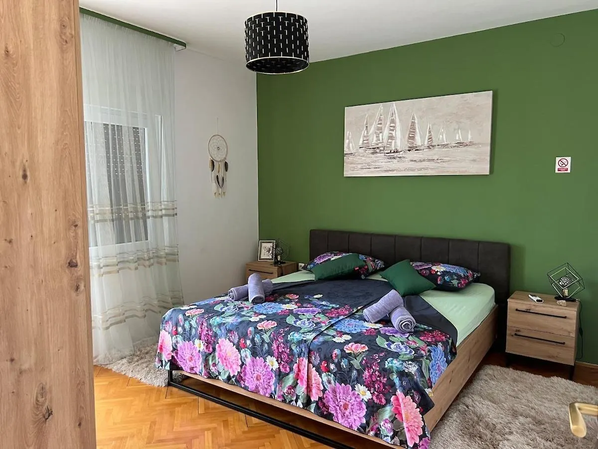 Villa Lyra Trogir 0*,  Croatia