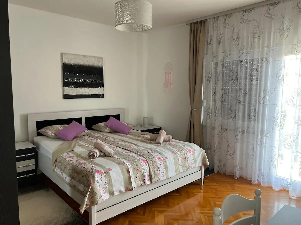 Villa Lyra Trogir 0*,  Croatia