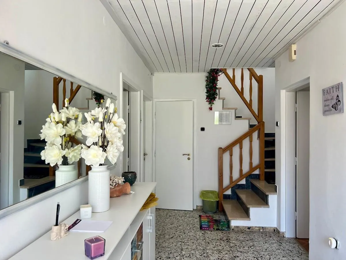 Villa Lyra Trogir 0*,  Croatia
